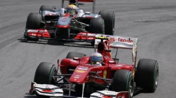 Fernando Alonso s Ferrari má k titulu nejblíže