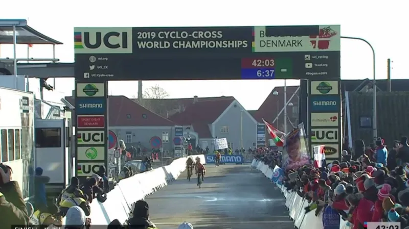 Závěr závodu žen do 23 let na MS v cyklokrosu v Bogense