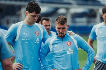 Ladislav Krejčí na tréninku po boku Michala Sadílka