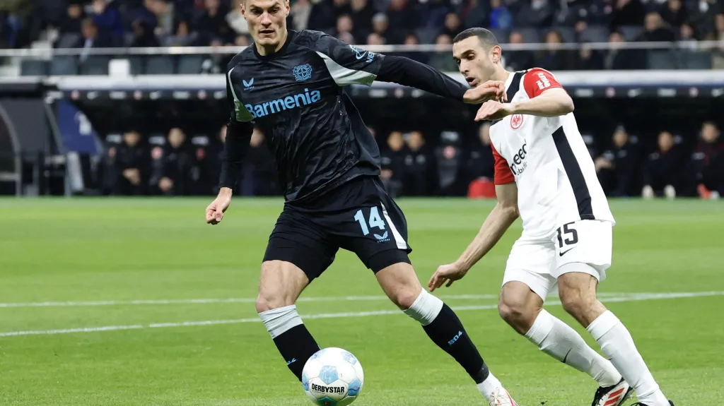 Patrik Schick v utkání s Frankfurktem