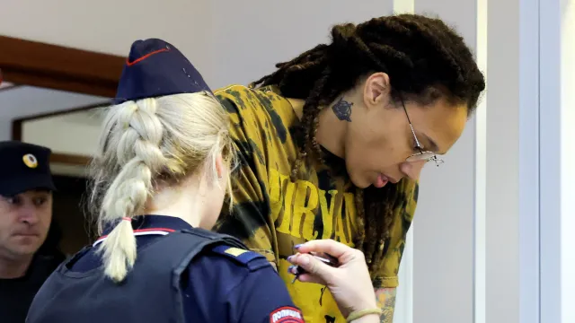 Grinerová přiznala vinu, ale ne úmysl. Podle právníků má konopí na předpis