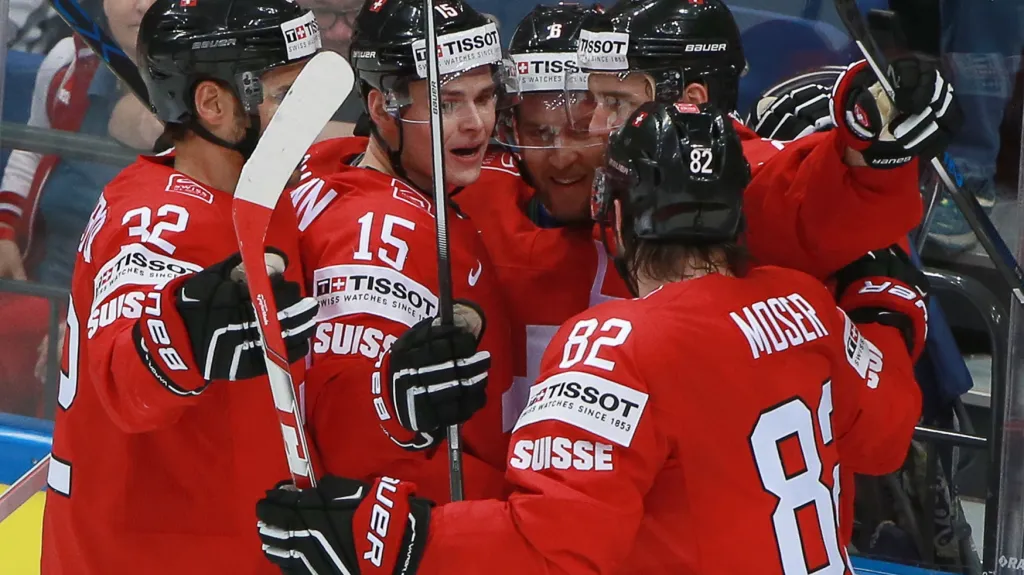 Slavící švýcarští hokejisté