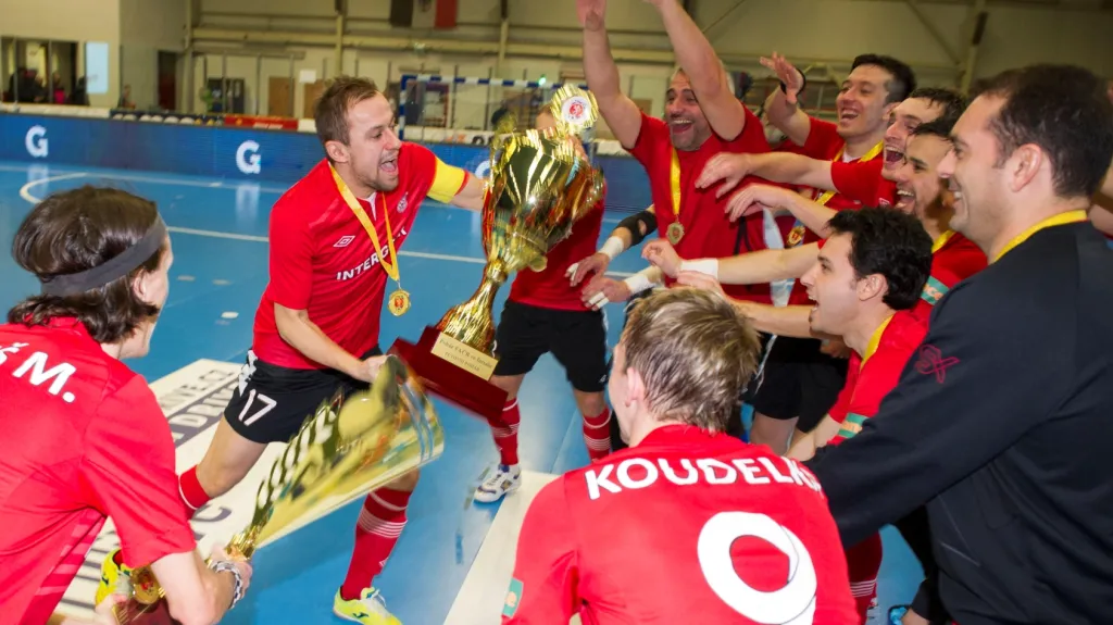 Radost futsalistů Chrudimi při zisku českého poháru