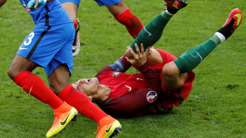 Zranění Cristiana Ronalda během finále ME