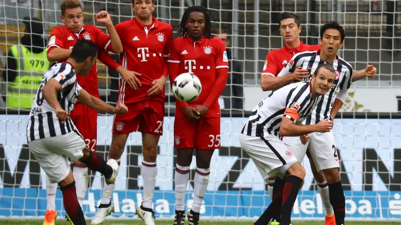 Rodící se remíza mezi Bayernem Mnichov a Frankfurtem