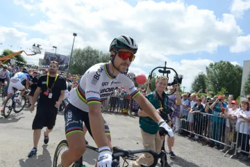 Peter Sagan si za pár desítek minut vyslechne verdikt o své diskvalifikaci
