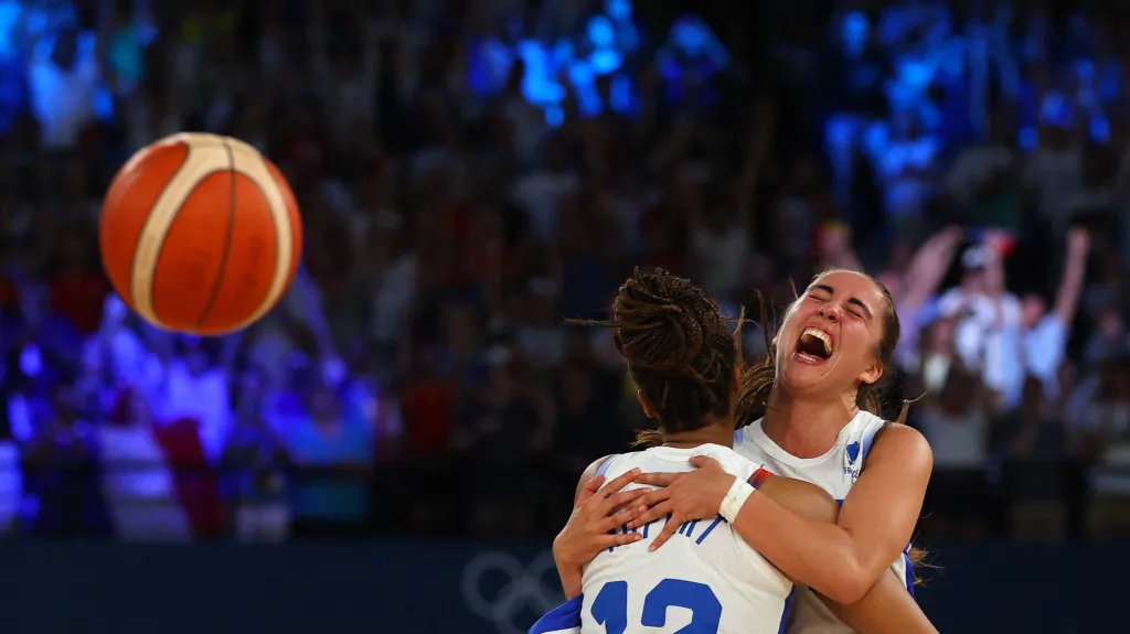 Basketbalistky Francie se radují z výhry
