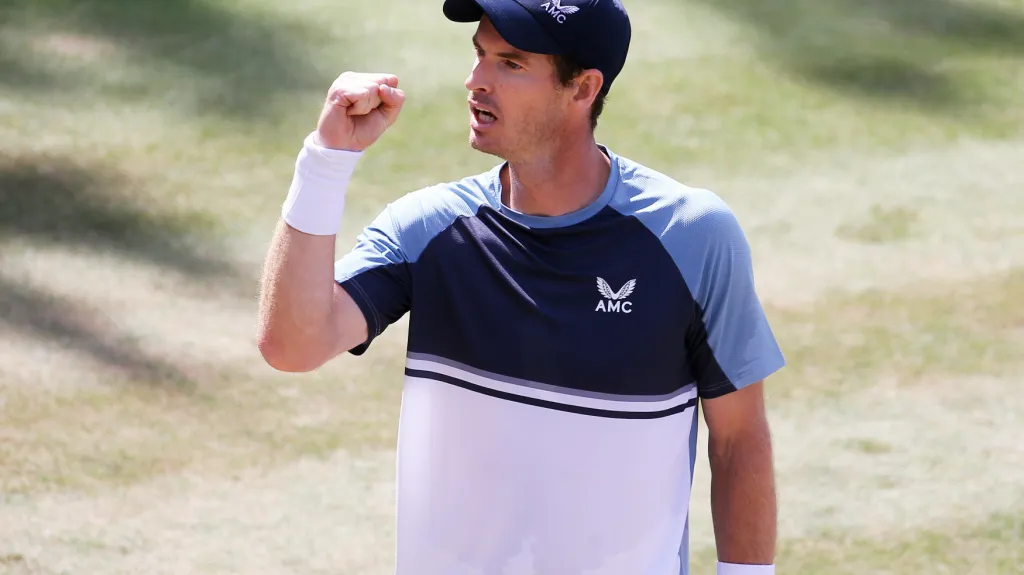 Tenista Andy Murray se raduje z vítězství