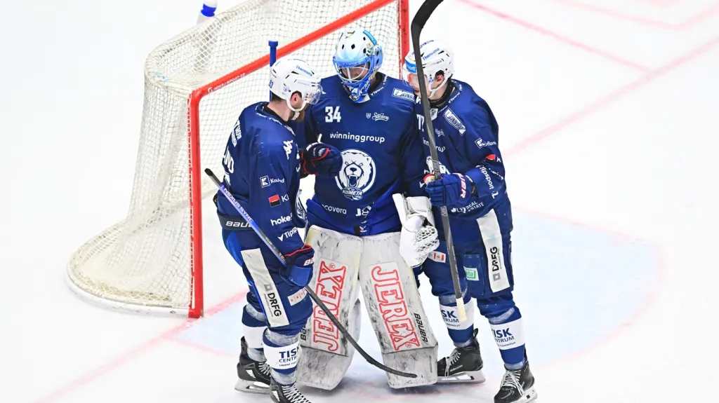 Kometa porazila Pardubice 4:2 a má titul na dosah