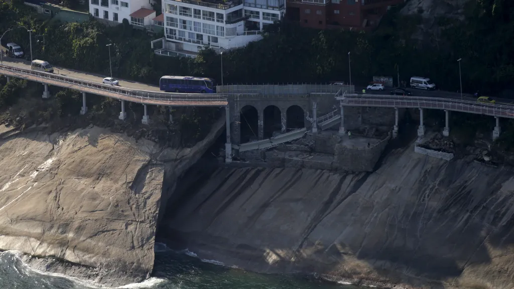 Zborcená cyklostezka na pobřeží
