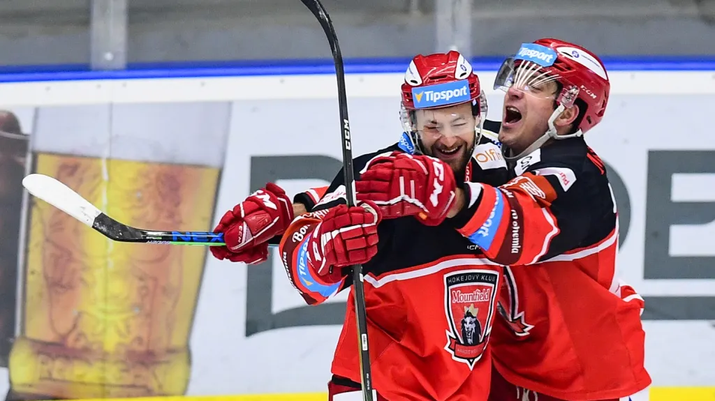 Radek Pilař se raduje z branky