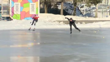 Ve Žďáru nad Sázavou se znovu závodilo na venkovním rychlobruslařském oválu