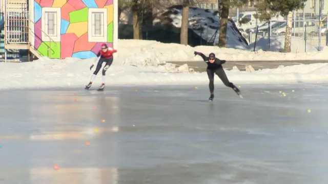 Ve Žďáru nad Sázavou se znovu závodilo na venkovním rychlobruslařském oválu