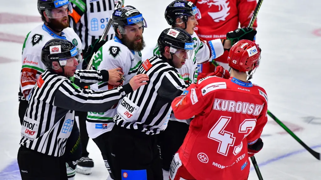 Michal Trávníček (uprostřed) v dresu Mladé Boleslavi