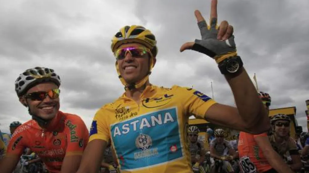 Alberto Contador v cíli závodu Tour de France