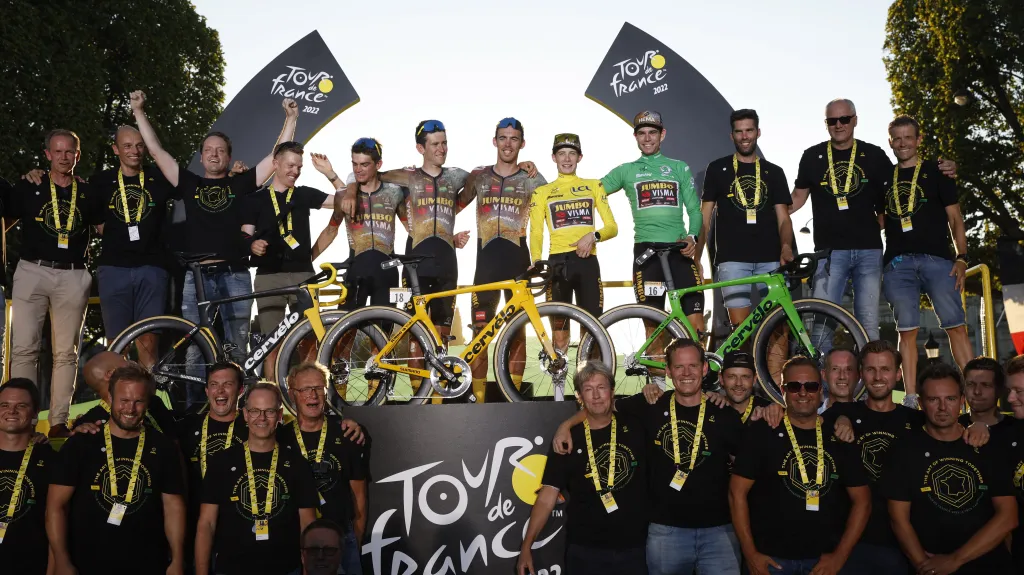 Tým Jumbo-Visma, majitel tří ze čtyř dresů