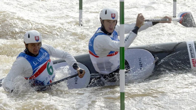 Závod deblkanoistů na SP ve Španělsku ovládli bratranci Škantárové