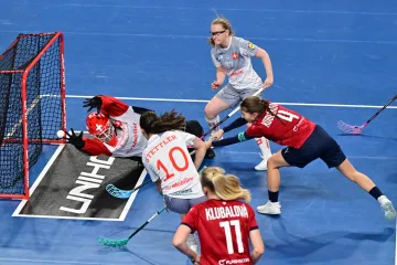 České florbalistky v utkání se Švýcarskem
