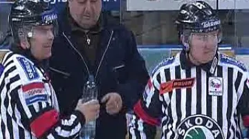 Hokejoví rozhodčí