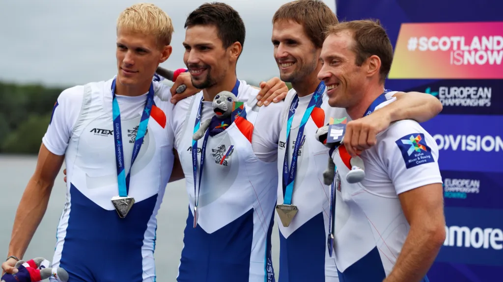 Jiří Kopáč, Jan Vetešník, Milan Viktora a Jan Cincibuch se stříbrnou medailí z ME