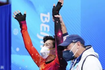 Nathan Chen a trenér Arutjunjan