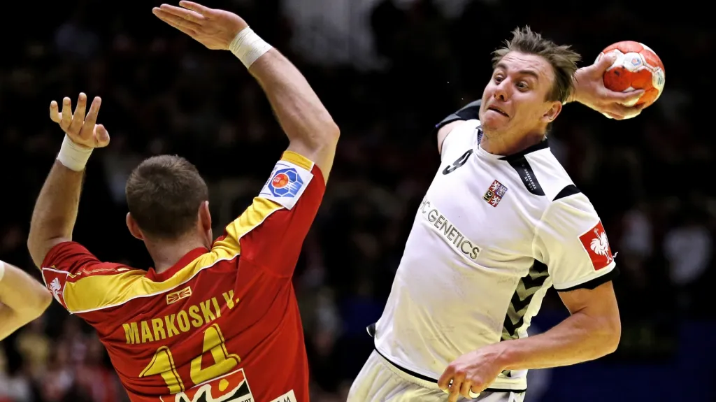 Filip Jícha v utkání s Makedonií