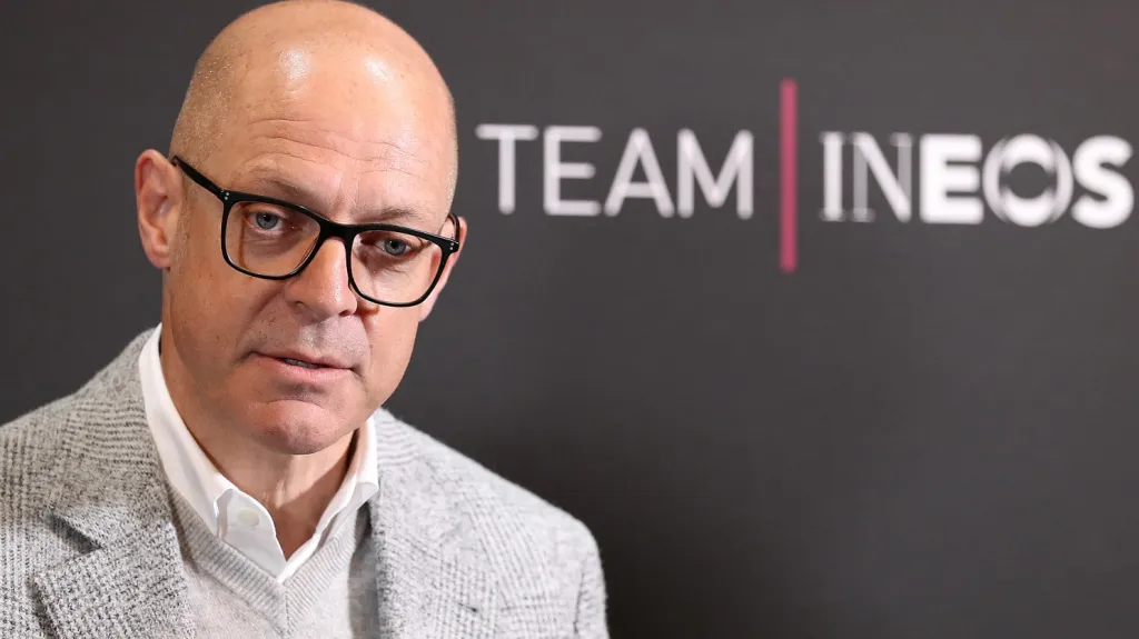 Šéf cyklistické stáje Ineos Dave Brailsford