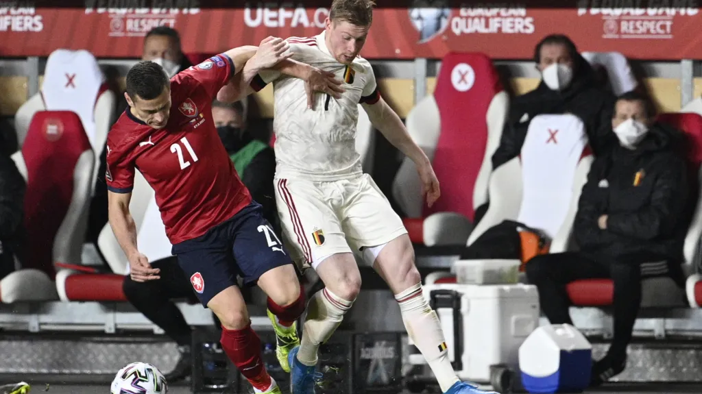 Kevin De Bruyne odzbrojený Tomášem Holešem