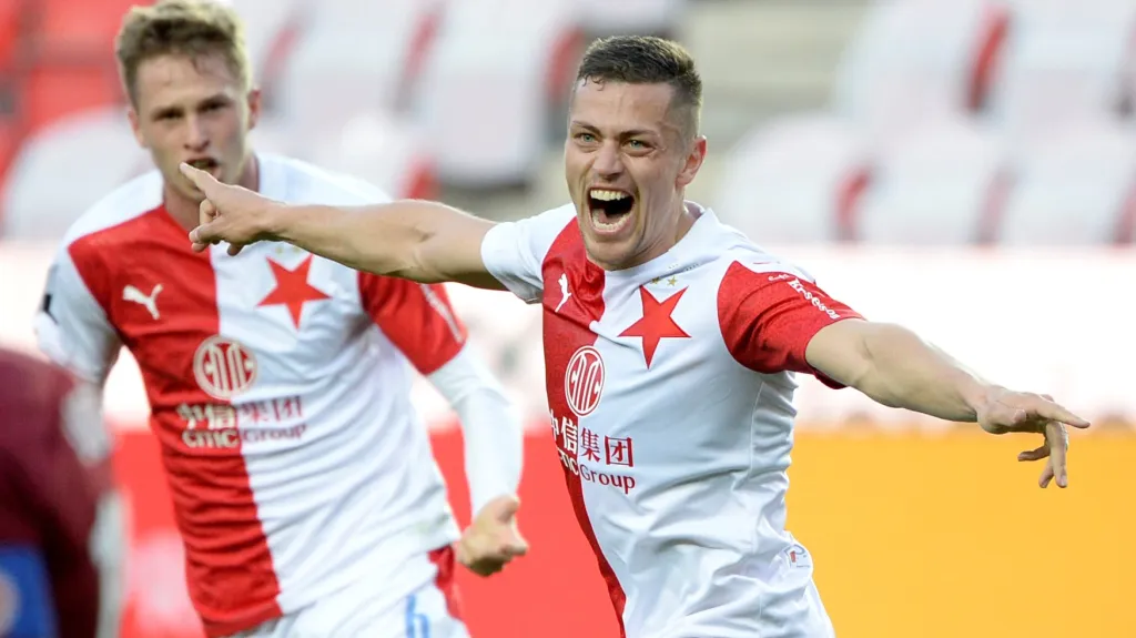 Tomáš Holeš slaví gól v derby 