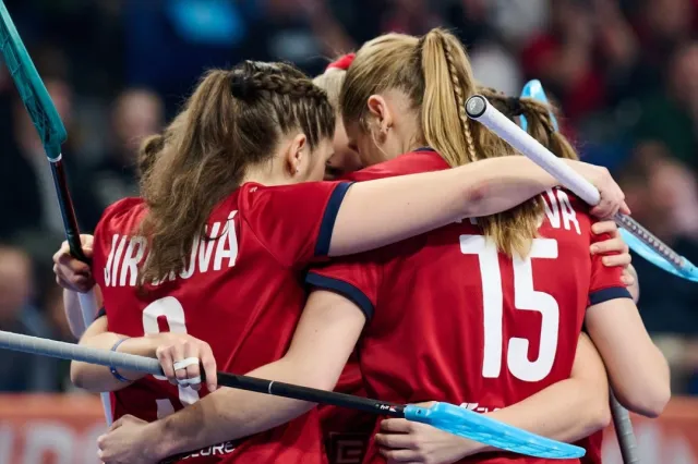 Florbalistky si na úvod šampionátu zastřílely