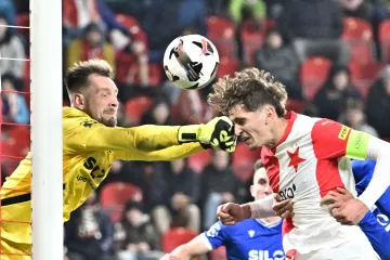 Zleva brankář Martin Pastornický z Táborska a Mojmír Chytil ze Slavie