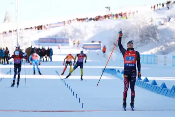 Vetle Christiansen dováží norskou štafetu na prvním místě