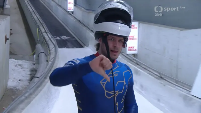 Jízda dvojbobu Matěje Běhounka v Innsbrucku