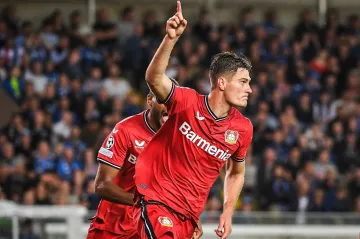 Patrik Schick z Leverkusenu se raduje z gólu