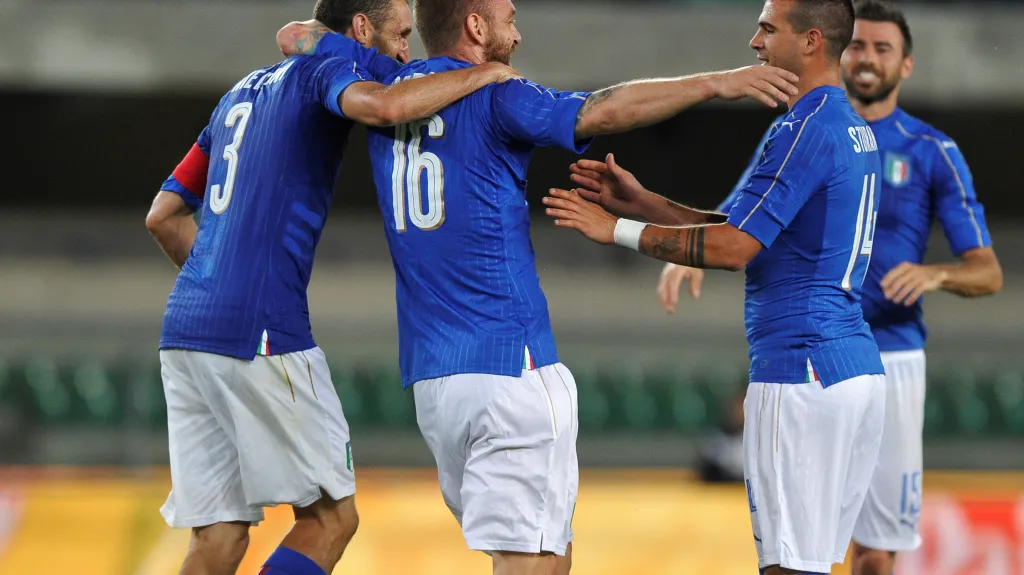 Slavící fotbalisté Itálie