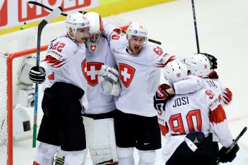 Hokejisté Švýcarska se radují z postupu do semifinále MS