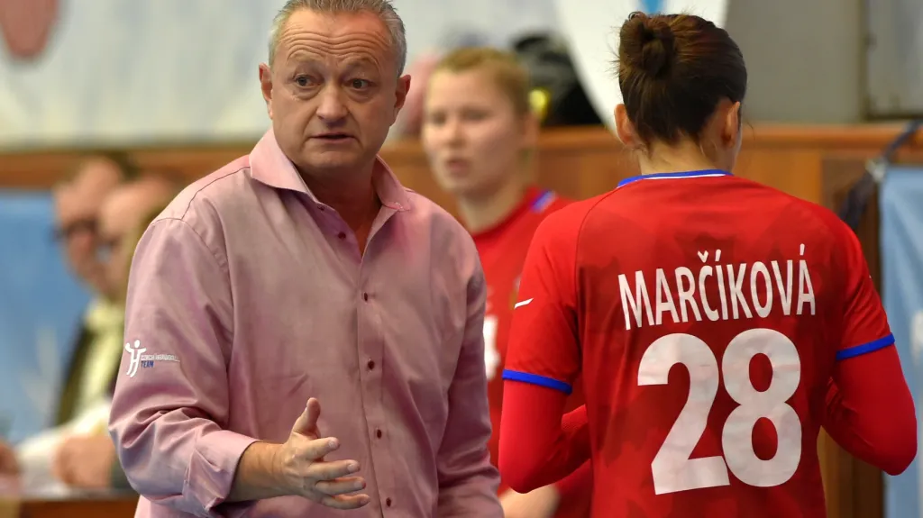 Trenér házenkářek Jan Bašný