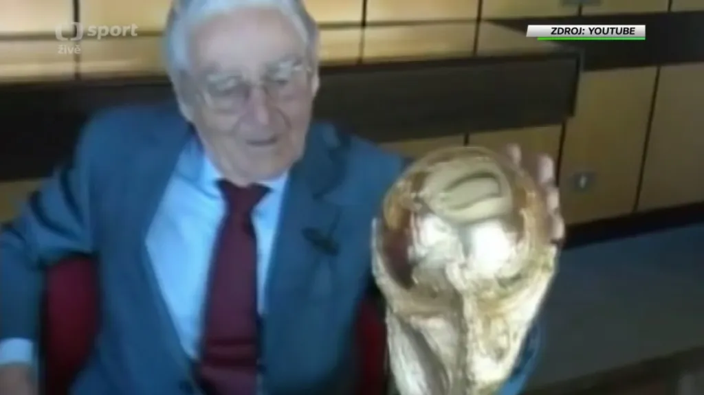 Trofej pro mistry světa ztratila svého stvořitele, zesnul sochař Gazzaniga