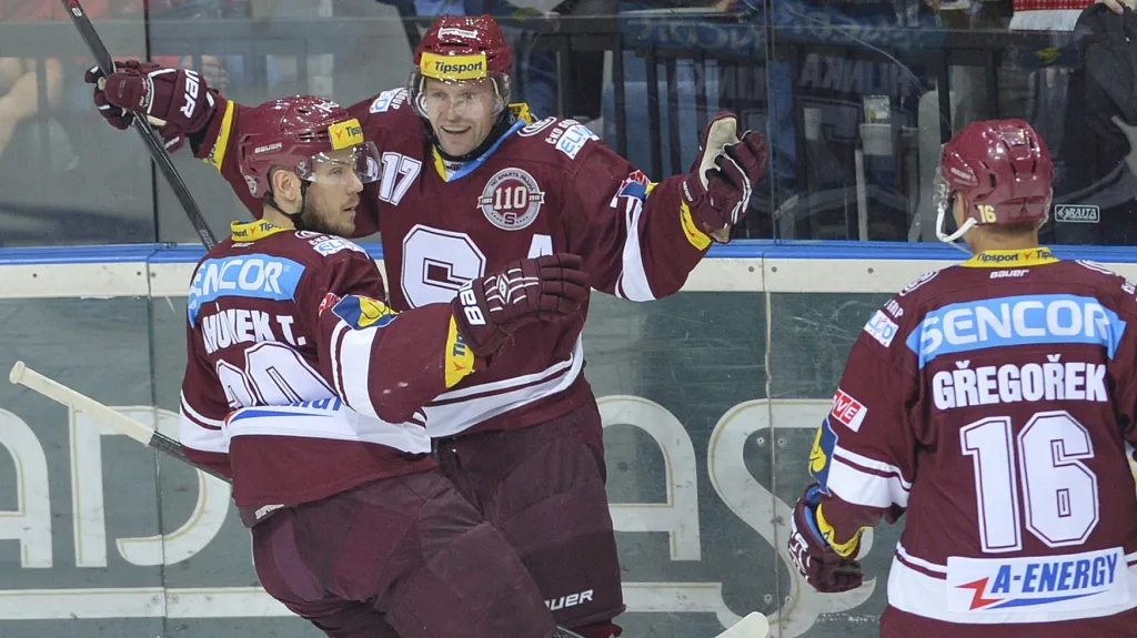 Jaroslav Hlinka slaví vstřelenou branku