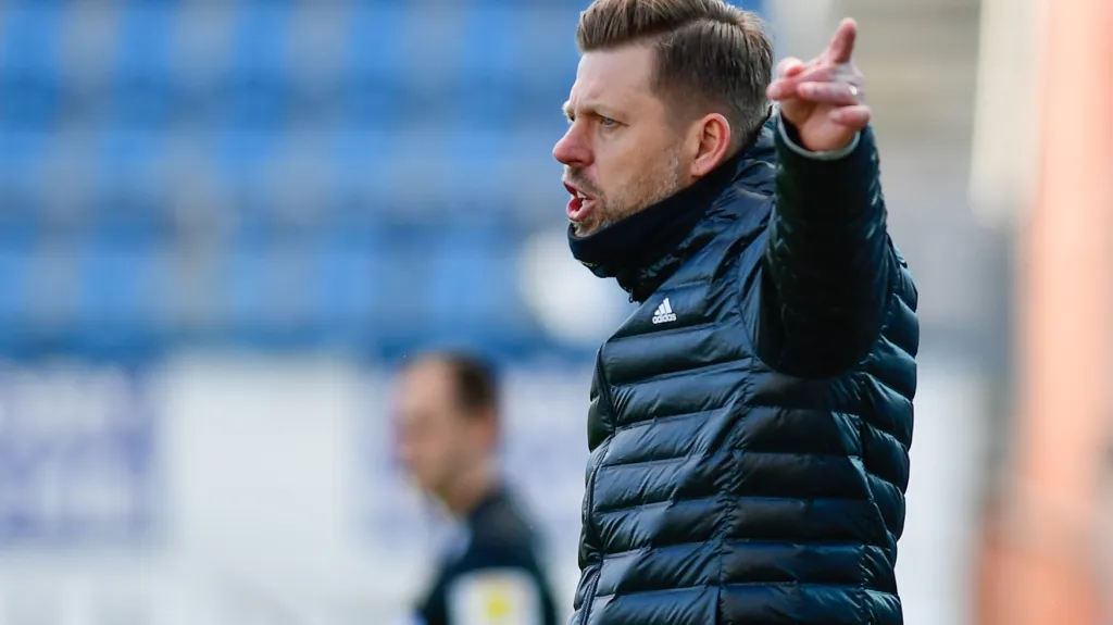 Trenér David Horejš na lavičce Českých Budějovic