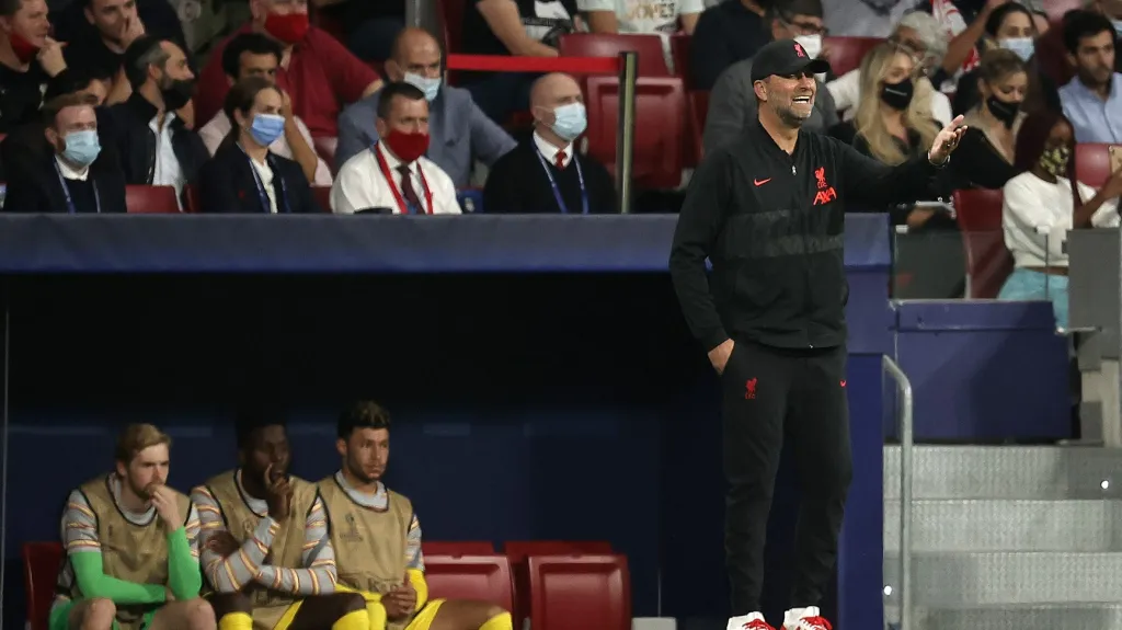 Trenér Liverpoolu Jürgen Klopp (vpravo) v utkání LM v Madridu