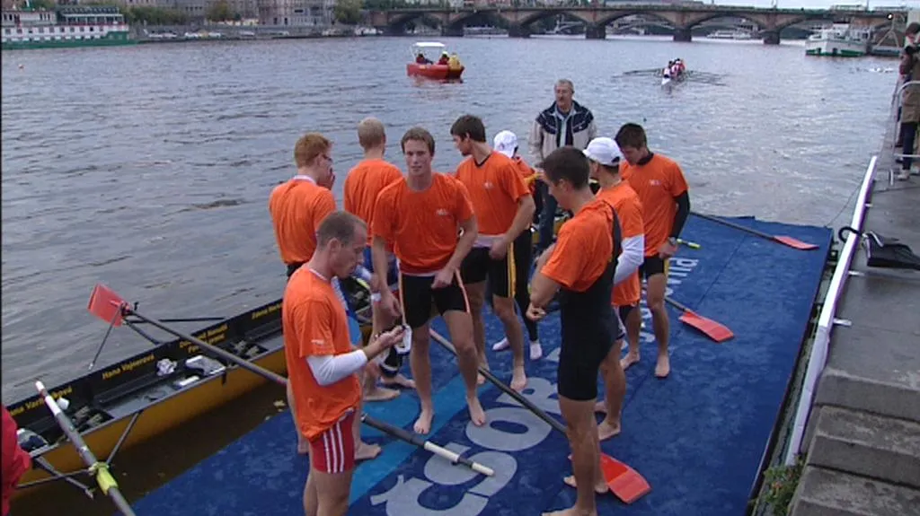 Závod univerzitních osmiveslic před Primátorkami ovládlo ČVUT