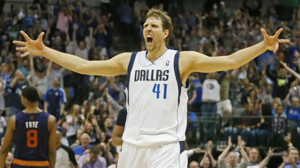 Slavící Dirk Nowitzki z Dallasu