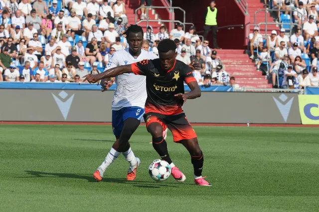 Slavia si poradila s Ostravou. Liberec proti Teplicím srazily dvě červené karty