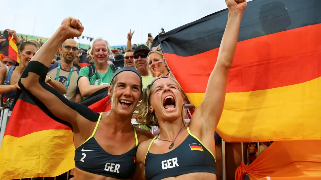 Kira Walkenhorstová (vlevo) a Laura Ludwigová