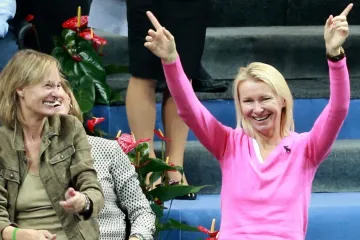 Jana Novotná (vpravo)