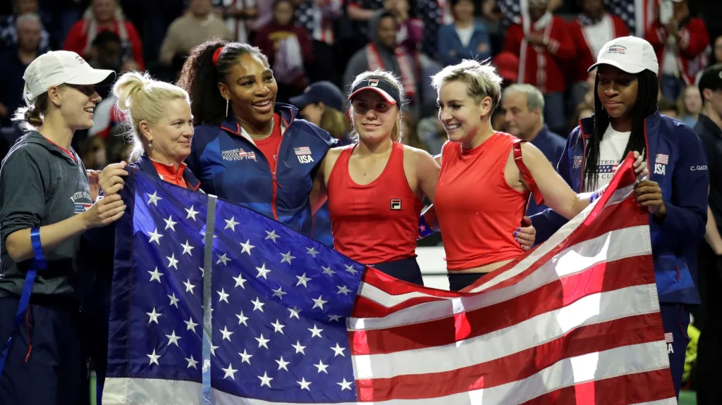 Americké tenistky se radují z postupu ve Fed Cupu