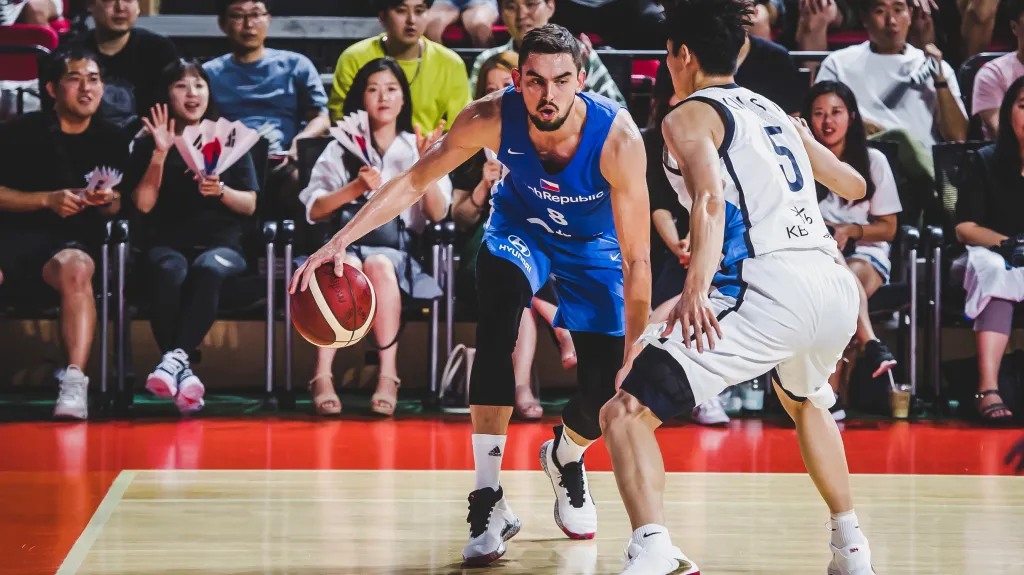 Tomáš Satoranský v přípravném utkání s Jižní Koreou