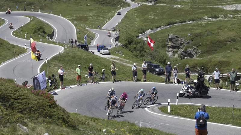 Dojezd a sestřih páté etapy Tour de Suisse