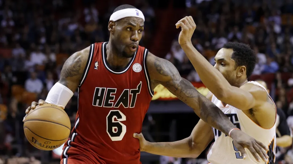 LeBron James v utkání s Charlotte